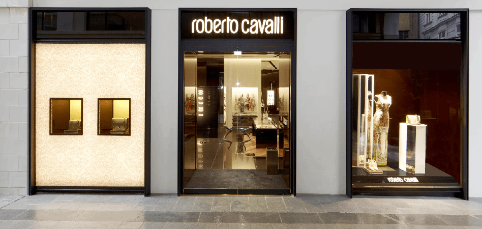 El lujo de Roberto Cavalli retoma su apuesta por España tras cambiar de manos y abre en Barce-lona